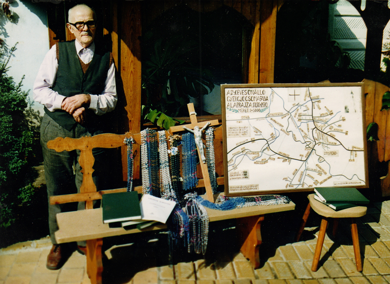 Gergely Czirják cu harta Ciumaniului elaborată de către el. În jurul anului 1992